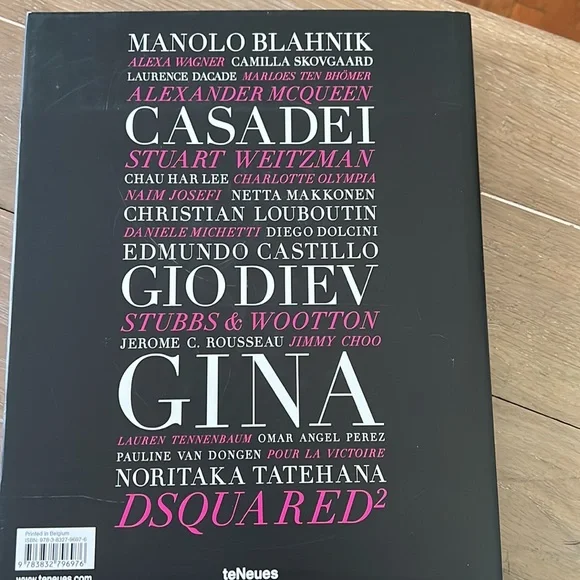 Incredible coffee table book for the love of shoes teneues NWT
